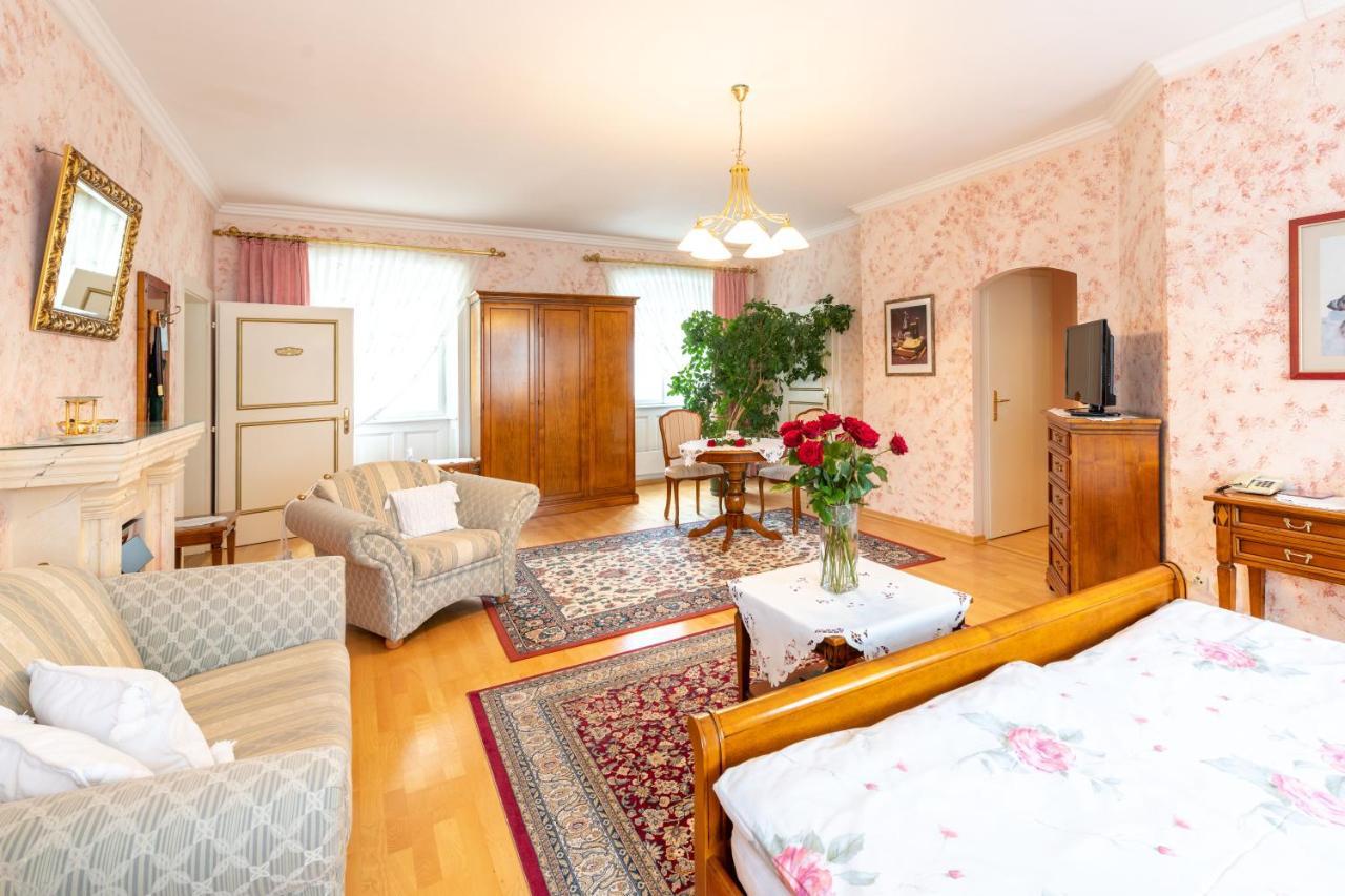 Schlosshotel Rosenau Superior Schloss Rosenau Экстерьер фото