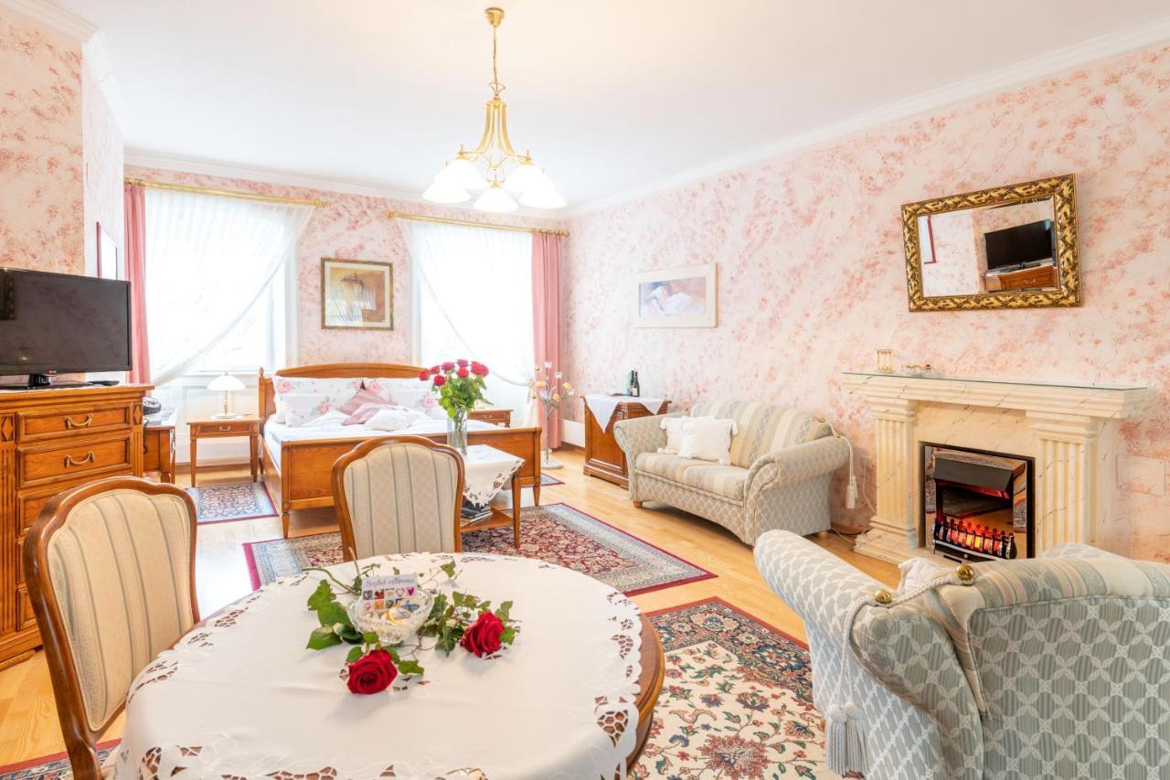 Schlosshotel Rosenau Superior Schloss Rosenau Экстерьер фото
